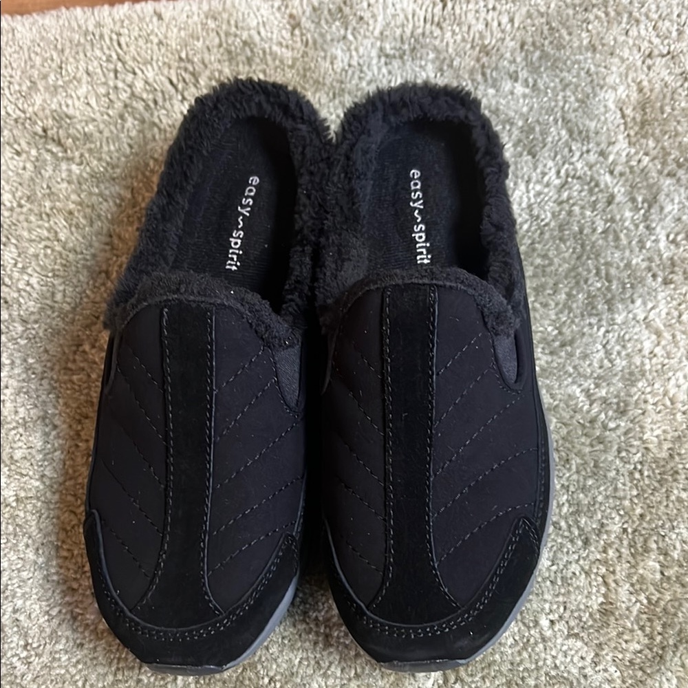 Women’s sz 6.5M easy spirit hot fuzz black slide